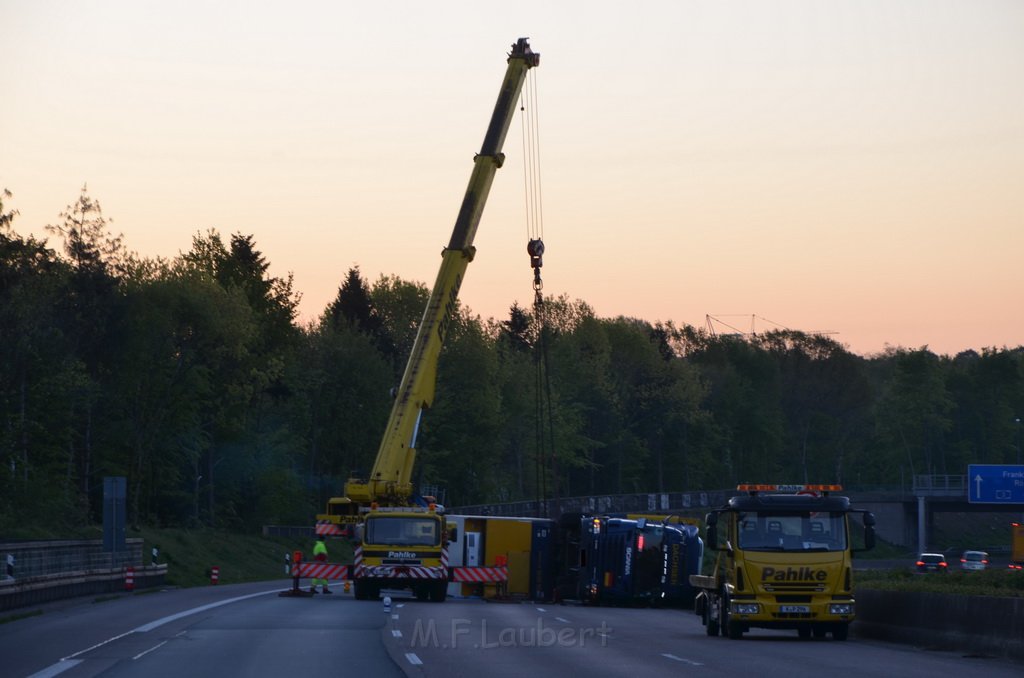 VU LKW umgestuerzt A 3 Rich Oberhausen Hoehe AS Koeln Koenigsforst P001.JPG - Miklos Laubert